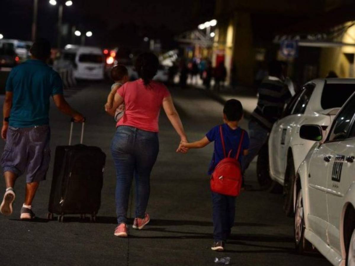 En medio de pandemia sale caravana de migrantes hondureños rumbo a EEUU 