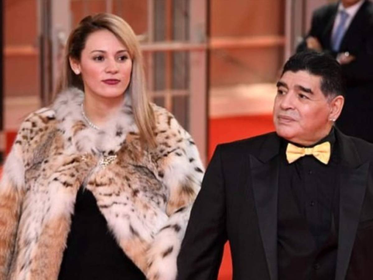 Maradona lleva a su novia al Dorados de Sinaloa