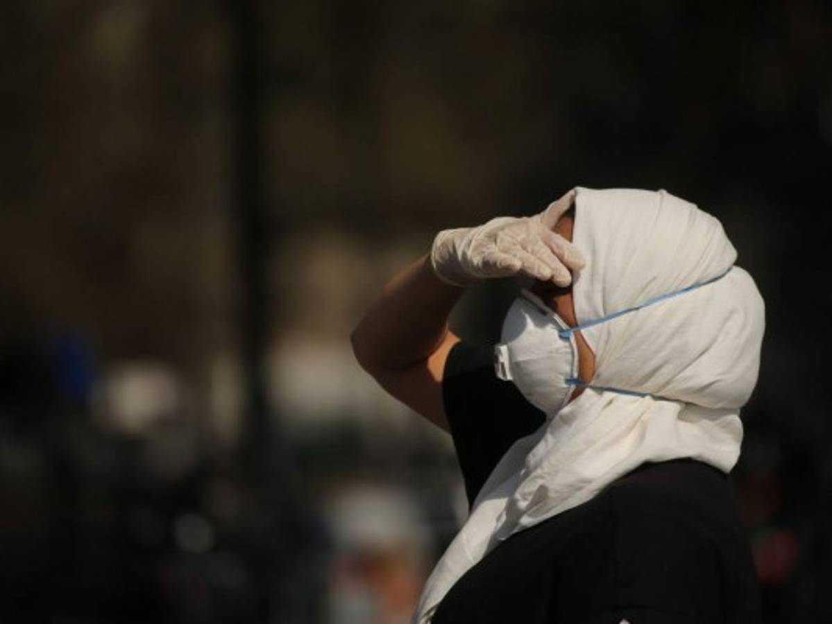 Londres estudia prolongar confinamiento con Johnson aún hospitalizado