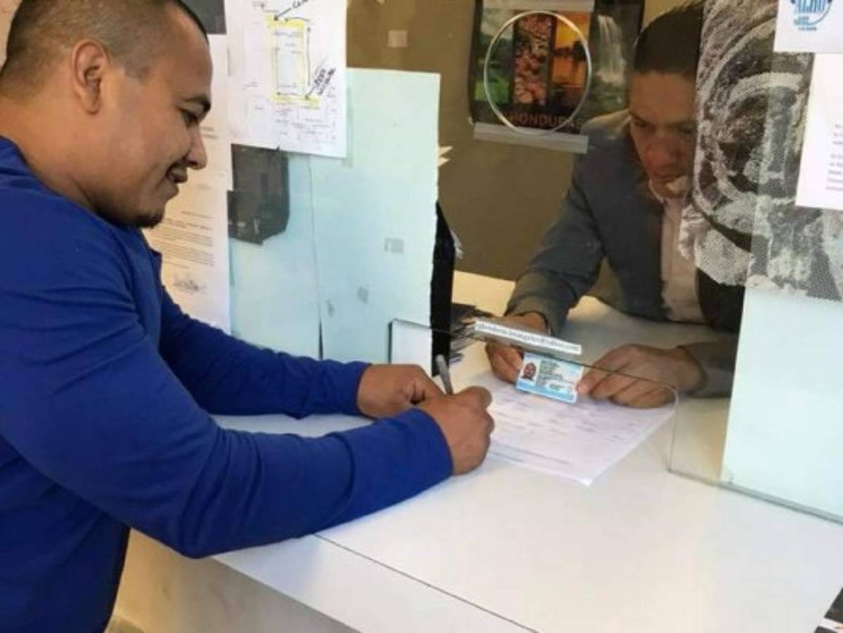 Consulado de Los Ángeles abierto este domingo hasta las 5:00 de la tarde