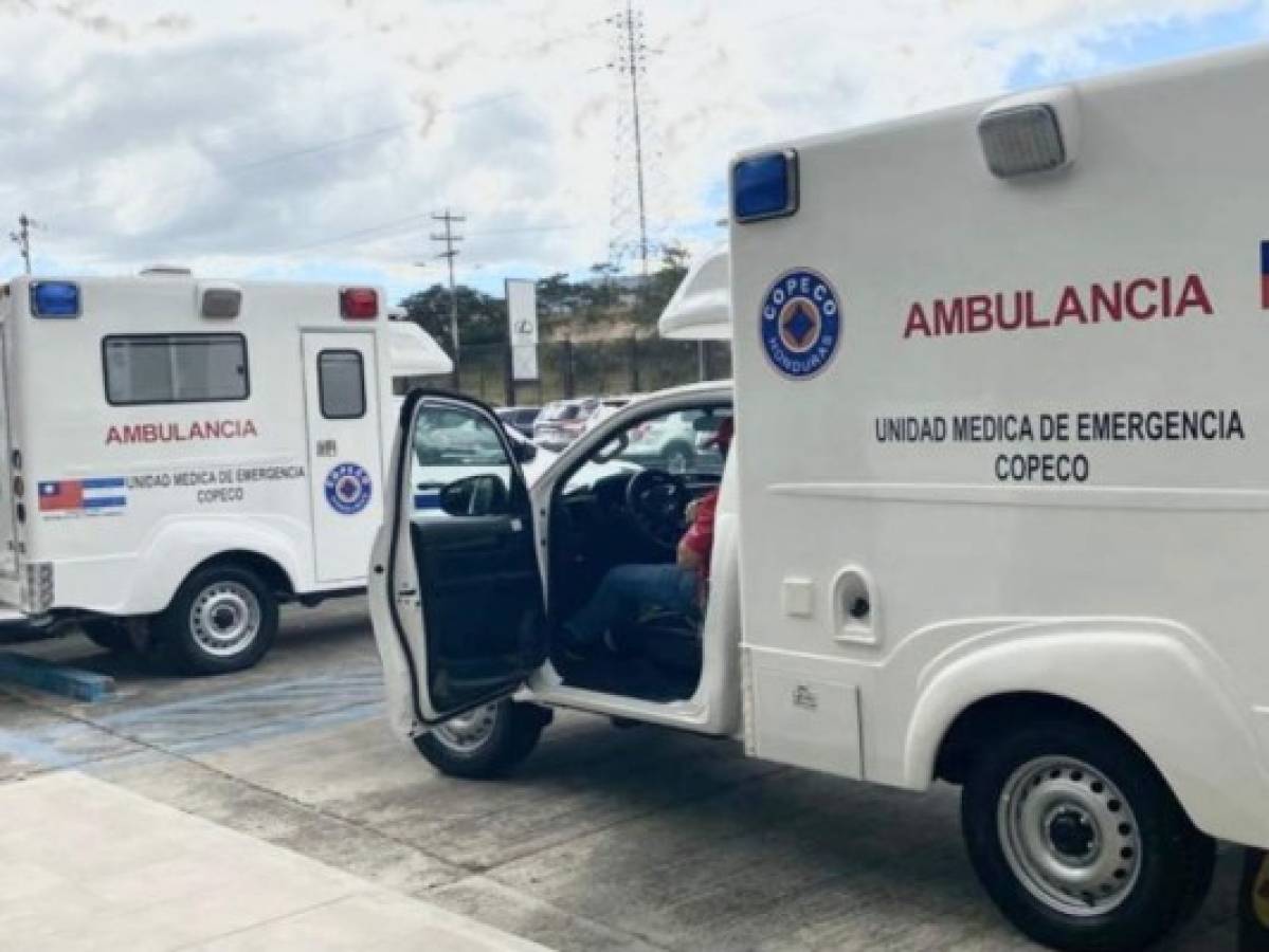 Taiwán entrega ocho ambulancias a Copeco  
