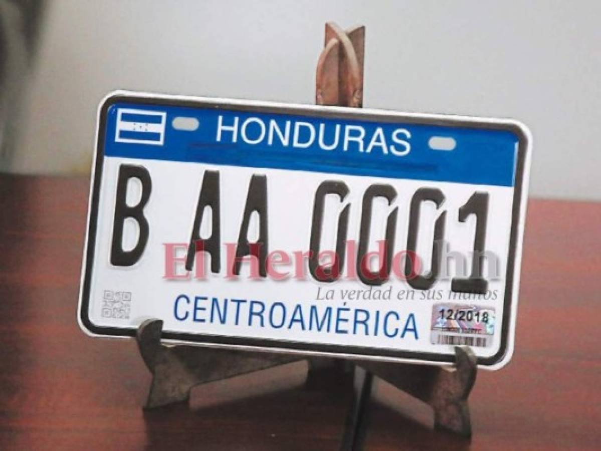 Hasta en noviembre de 2019 inician a cambiar placas de carros