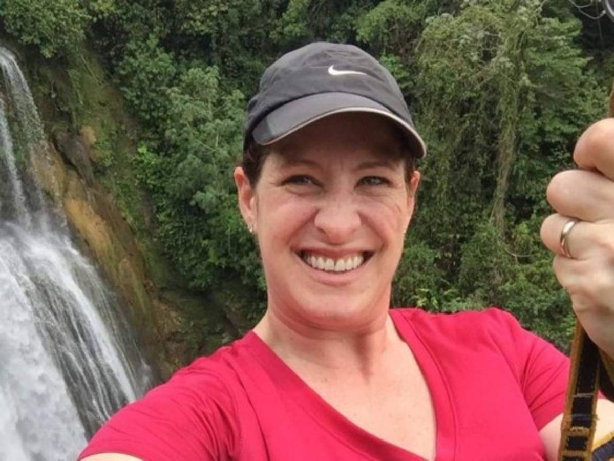 Heide Fulton, encargada de negocios de la Embajada de EEUU, visita Pulhapanzak y queda encantada con la vista   