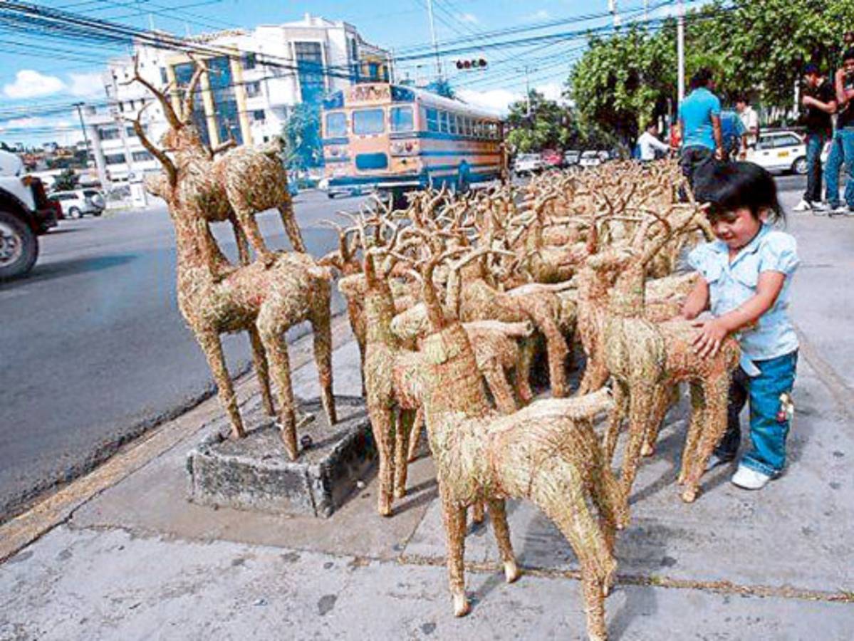 Capitalinos viven con intensidad la víspera de la Navidad