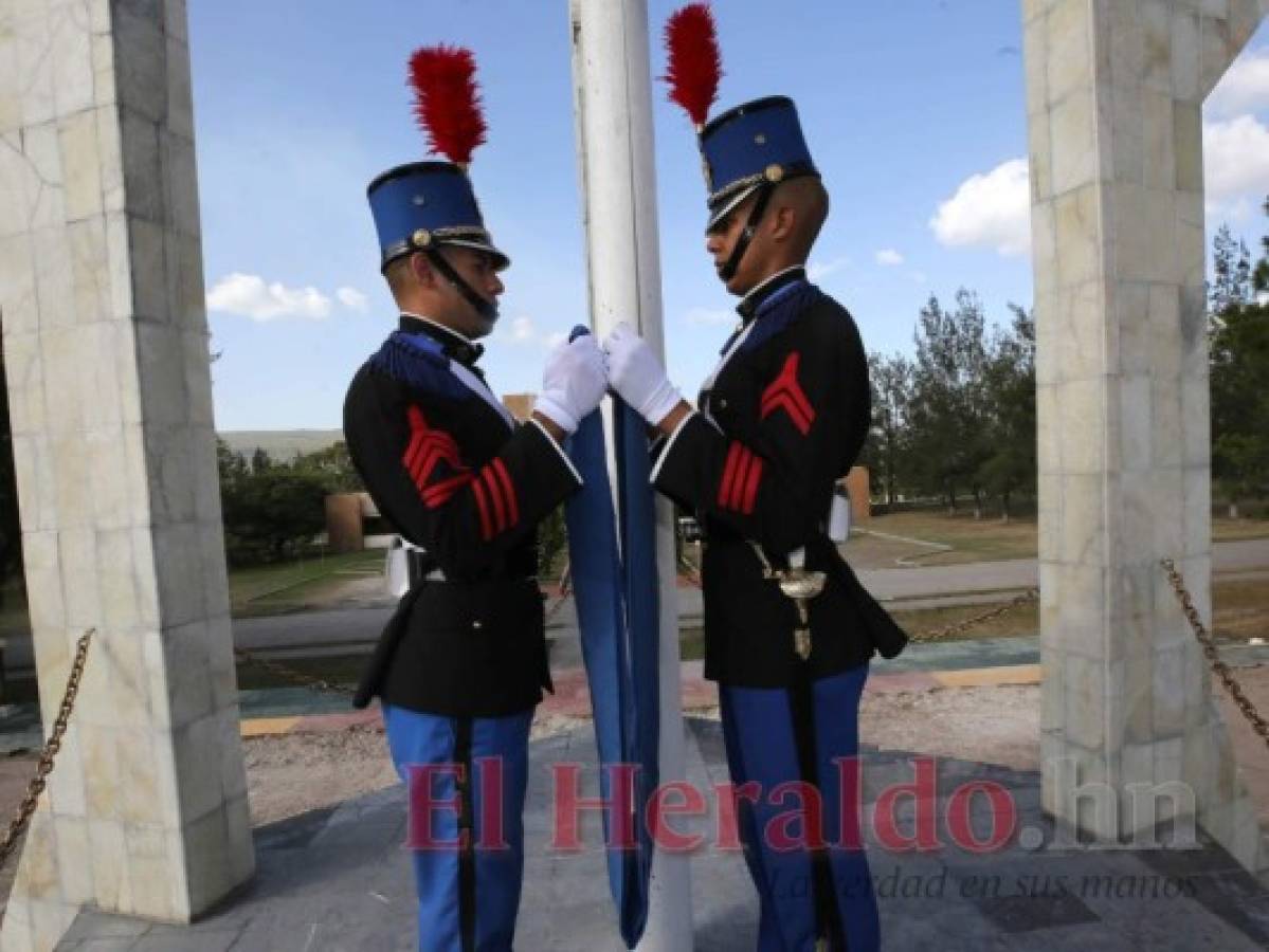 La Bandera Nacional es utilizada en eventos cívicos, deportivos, diplomáticos, marchas, entre otros.