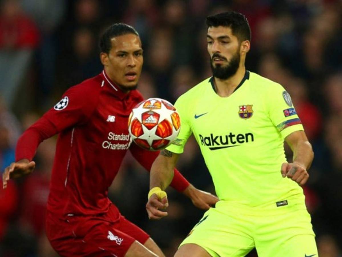 Luis Suárez operado de una rodilla a un mes de la Copa América