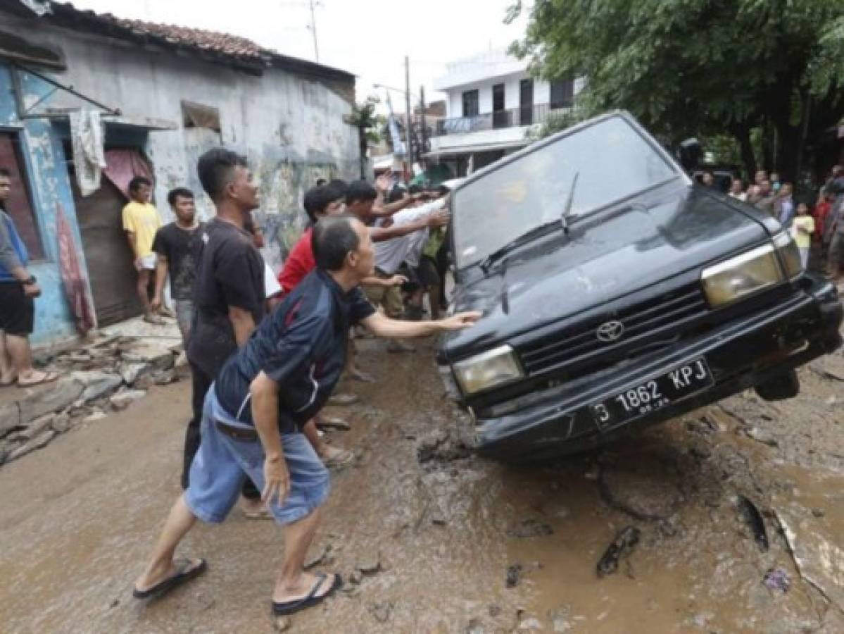 Indonesia: 43 muertos, 397.000 desplazados por inundaciones