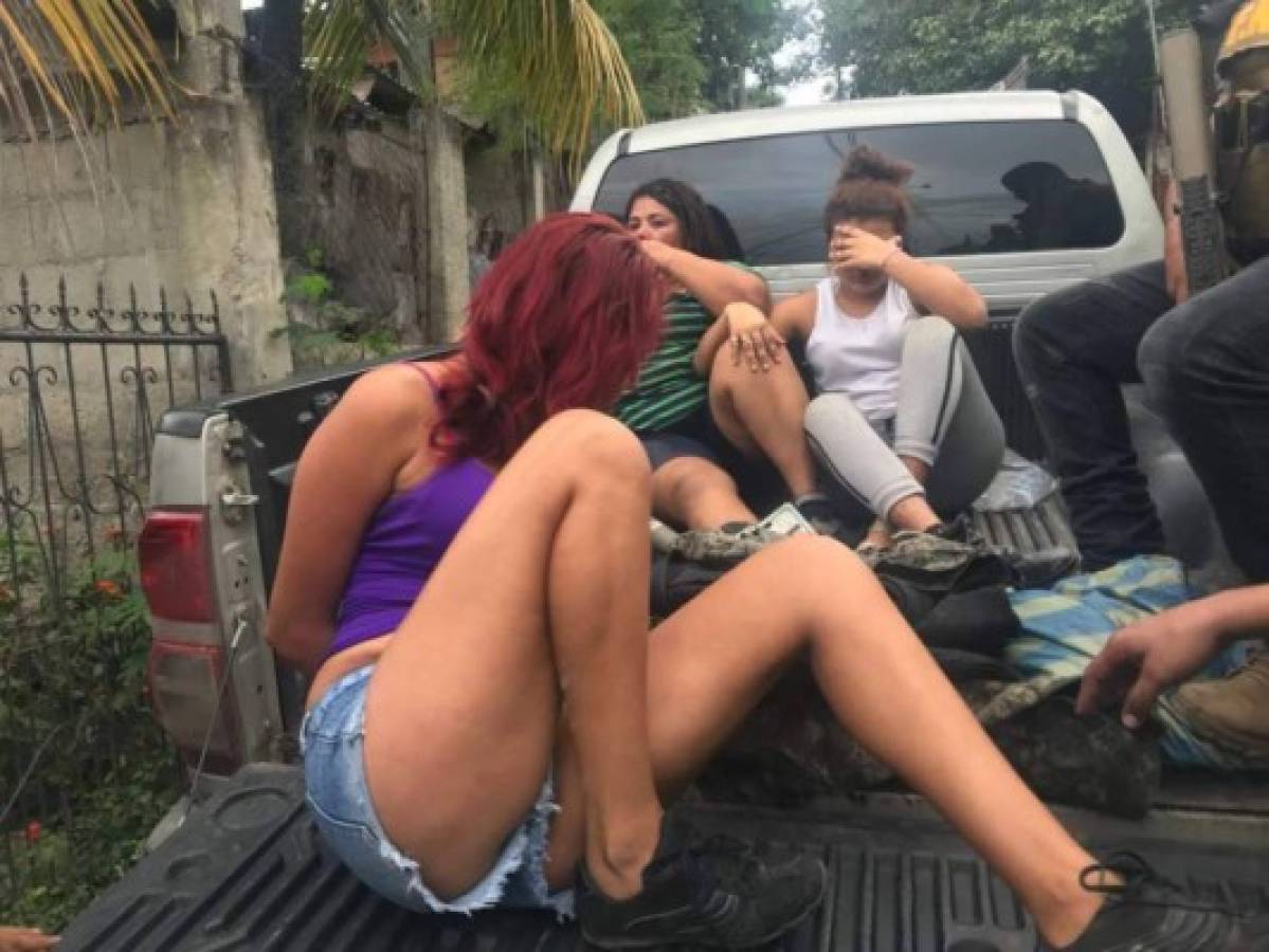 Capturan a tres mujeres con armas e indumentaria policial en colonia Jerusalén de La Lima, Cortés