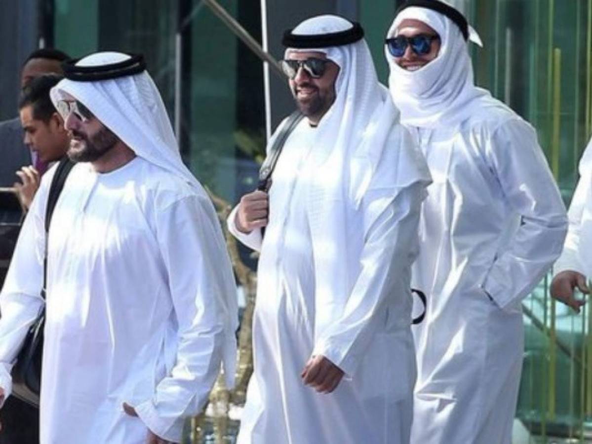 Sergio Ramos aparece vestido de 'Jeque' en Emiratos Árabes Unidos