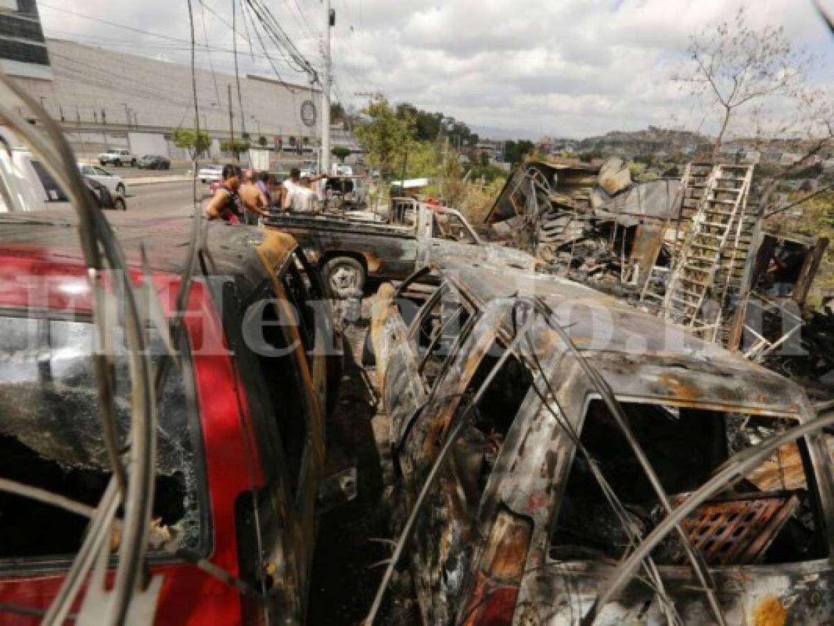 Voraz incendio consume taller automotriz en la capital de Honduras