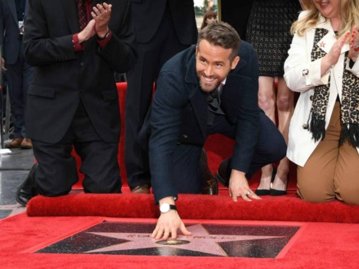 Actor Ryan Reynolds recibe su estrella en Hollywood