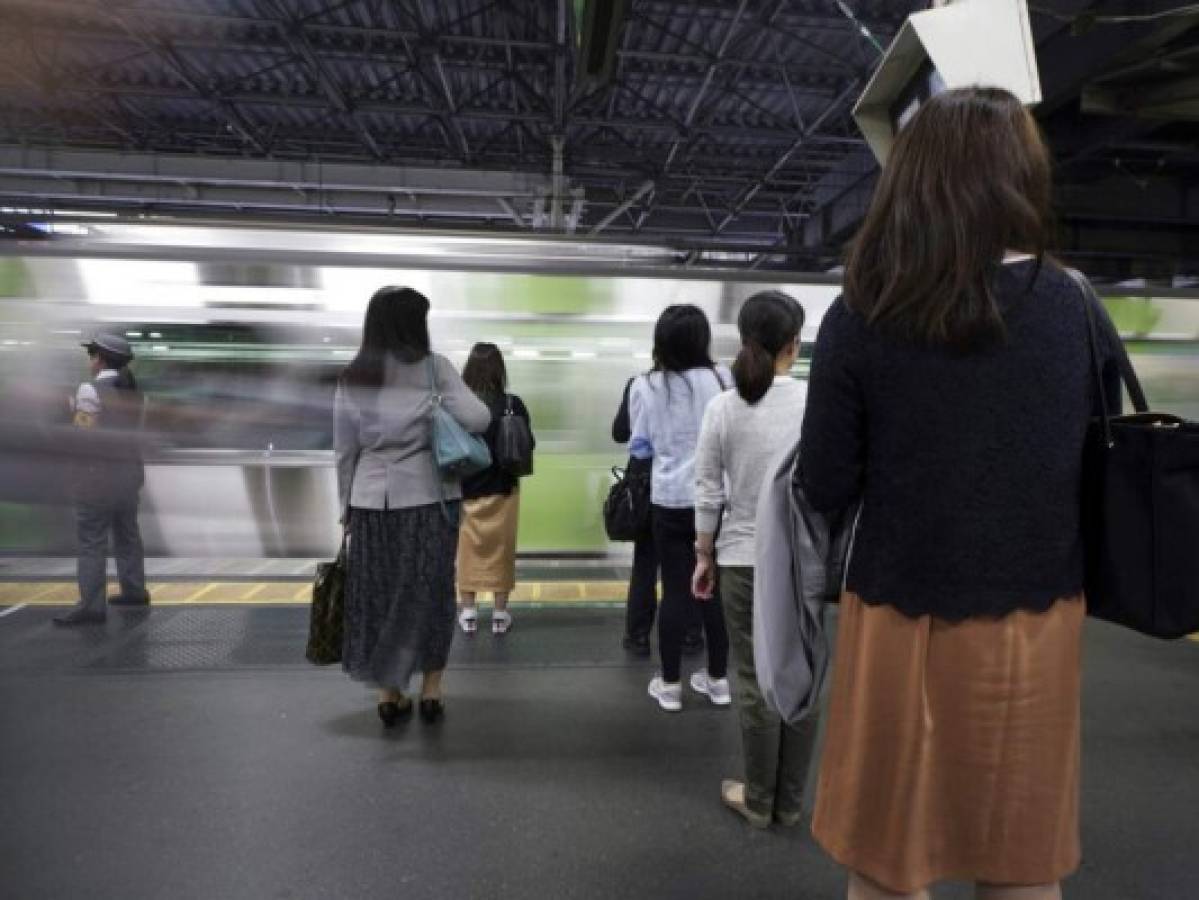 Crecen descargas de app para repeler a manoseadores en Japón 