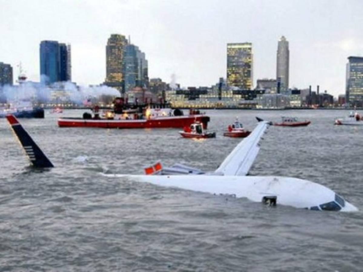 Postergan película de desastre aéreo debido a tragedia de Malasia
