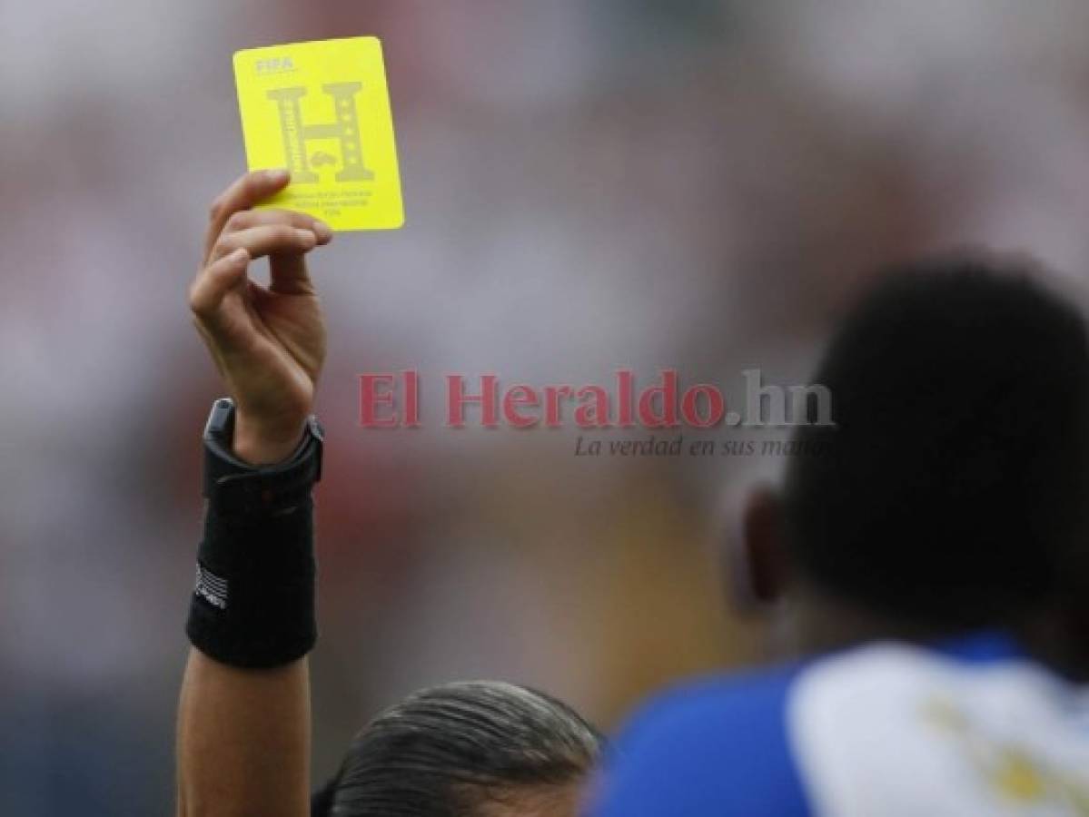 Un total de seis tarjetas amarillas sacó Melissa Pastrana en el clásico entre Olimpia y Motagua. Foto: Johny Magallanes