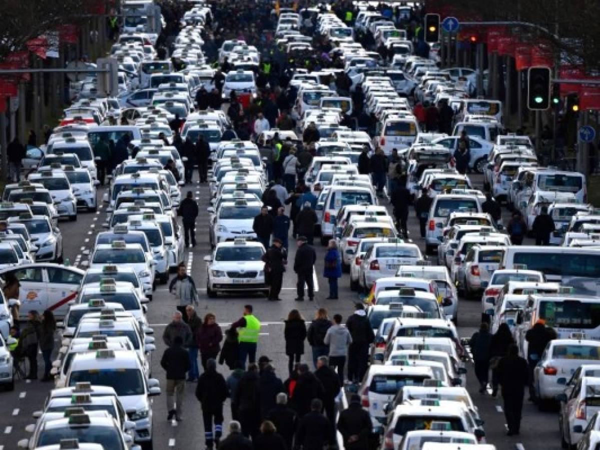 Taxistas de Madrid concluyen huelga de 16 días sin lograr regulación de VTC