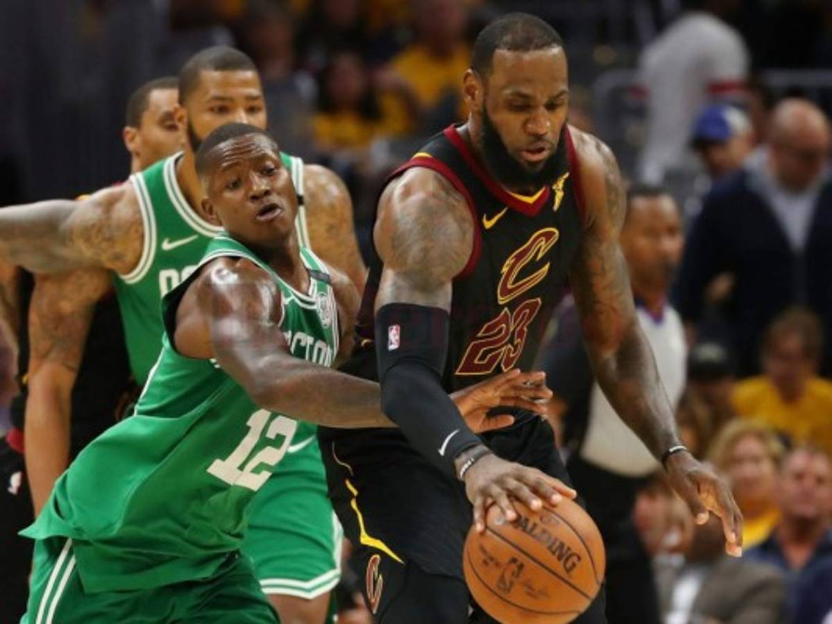 Cavs reaccionan y ponen la serie final 1-2 ante Celtics en el Este