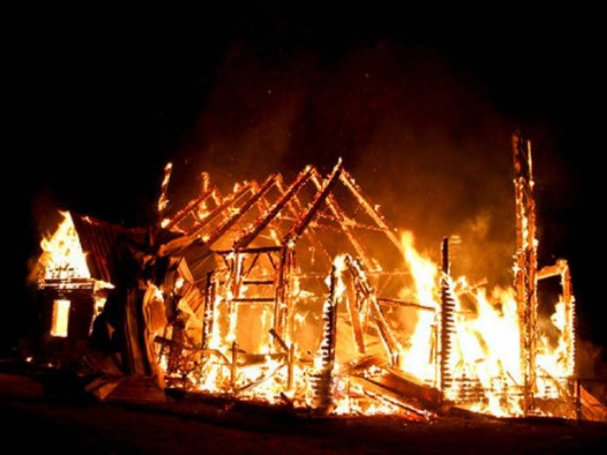 Se incendia iglesia en Chile; investigan posible ataque