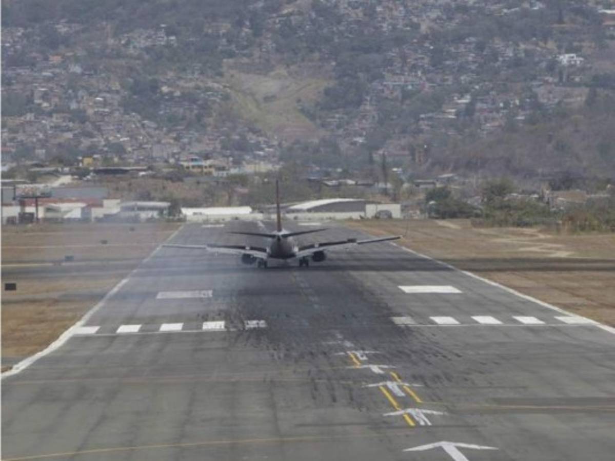 Habilitados los tres aeropuertos pese a mal clima en Honduras