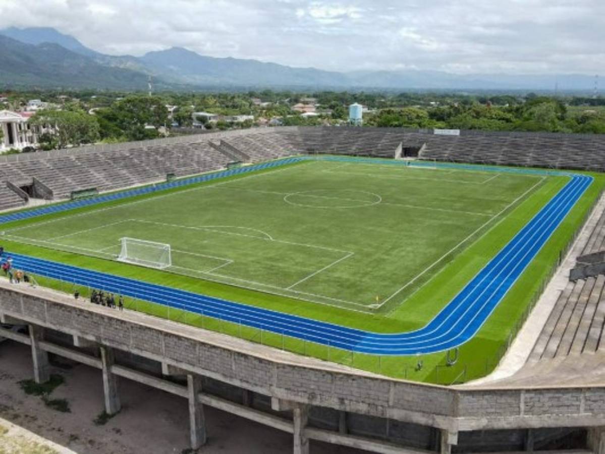 Presidente Hernández entrega estadio de alto nivel a paceños