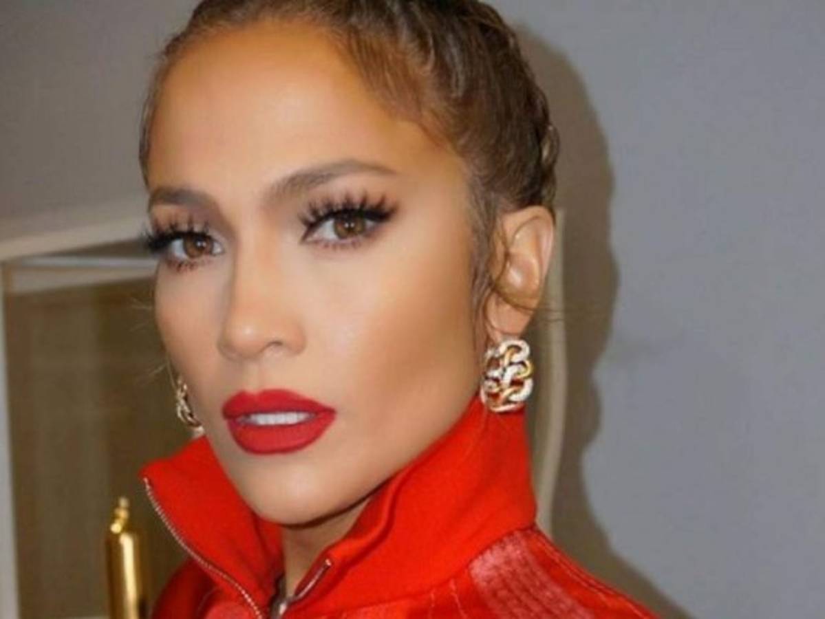 El vestido rosa de Jennifer López por el que la comparan con una Barbie