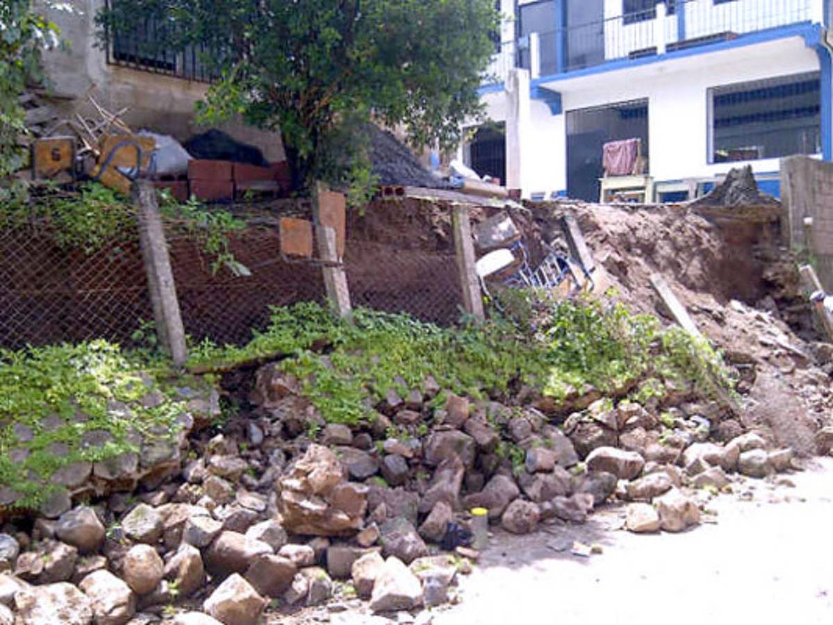 Carlotta ya es huracán y se ubica a unos 500 kilómetros de Honduras