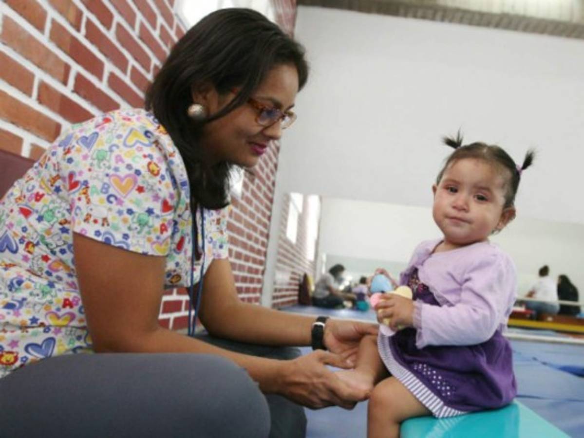 Teletón: Esther, la niña que hace de sus terapias un juego