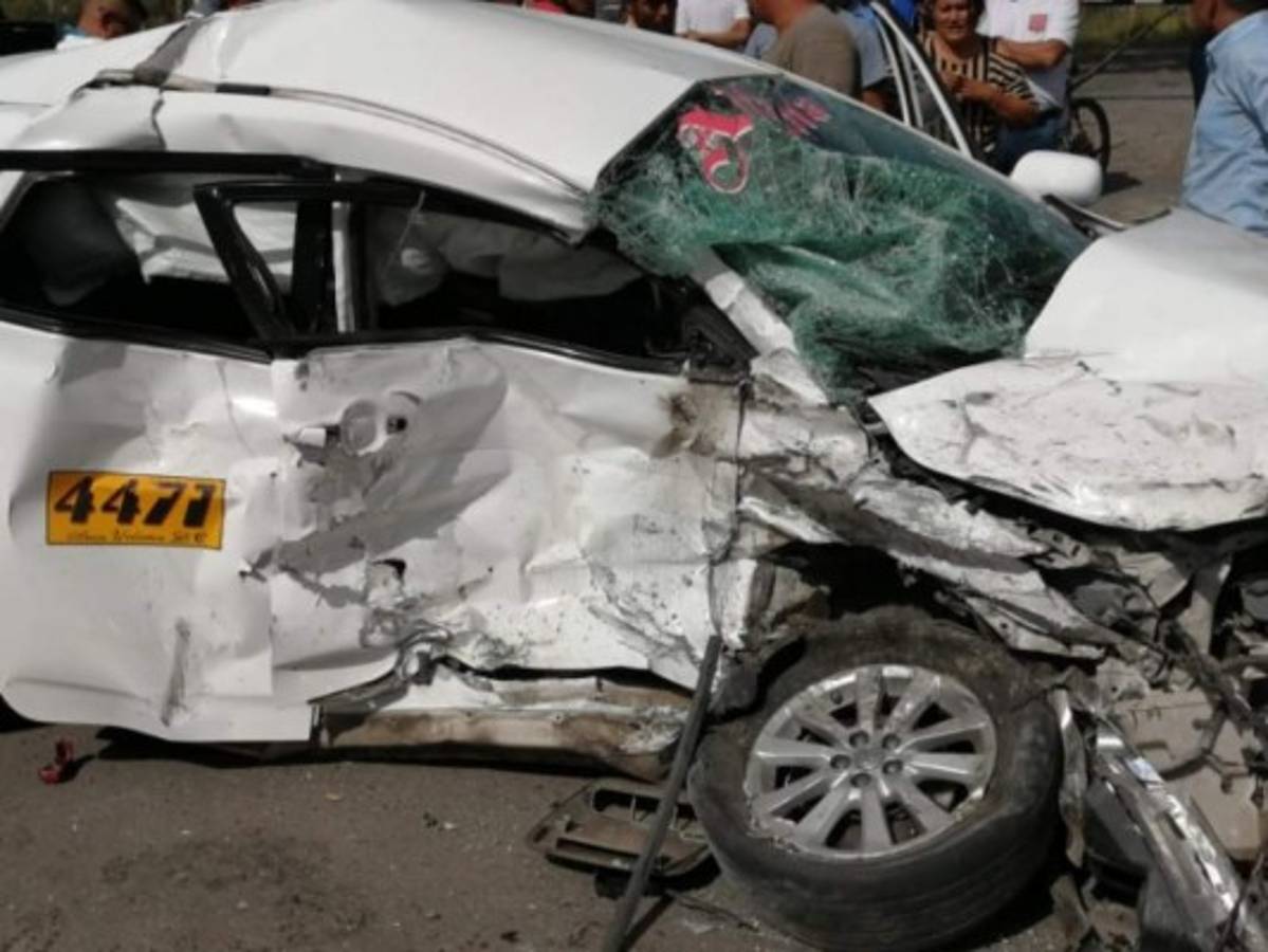 Hombre muere al impactar su taxi contra otro vehículo en Río Hondo