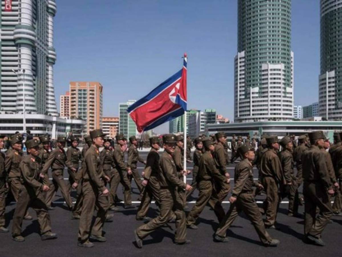 Corea del Norte reúne a sus unidades militares para una demostración de fuerza