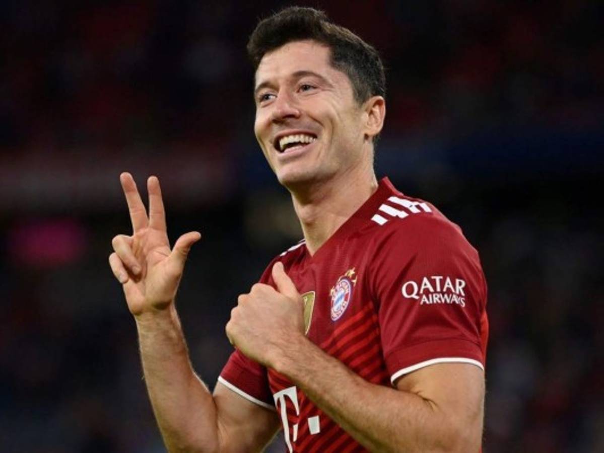 Triplete de Lewandowski le da el triunfo al Bayern sobre el Hertha