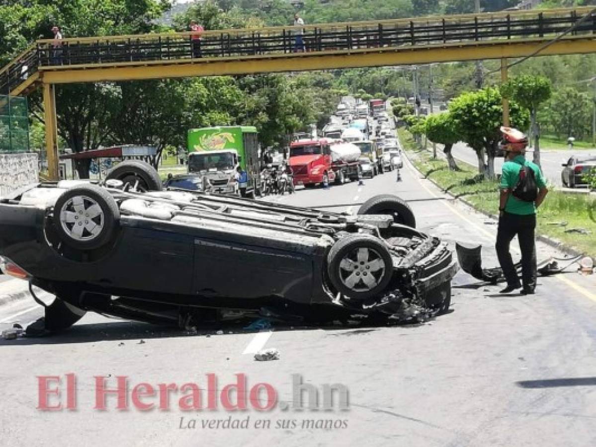 Una persona resulta herida en aparatoso accidente en la capital