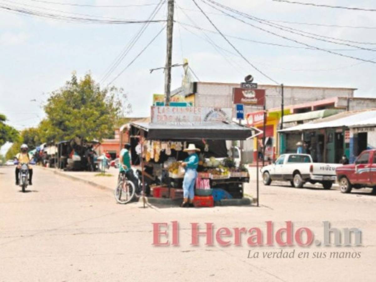 Activan restricción en comercios para frenar contagios de covid-19 en La Paz