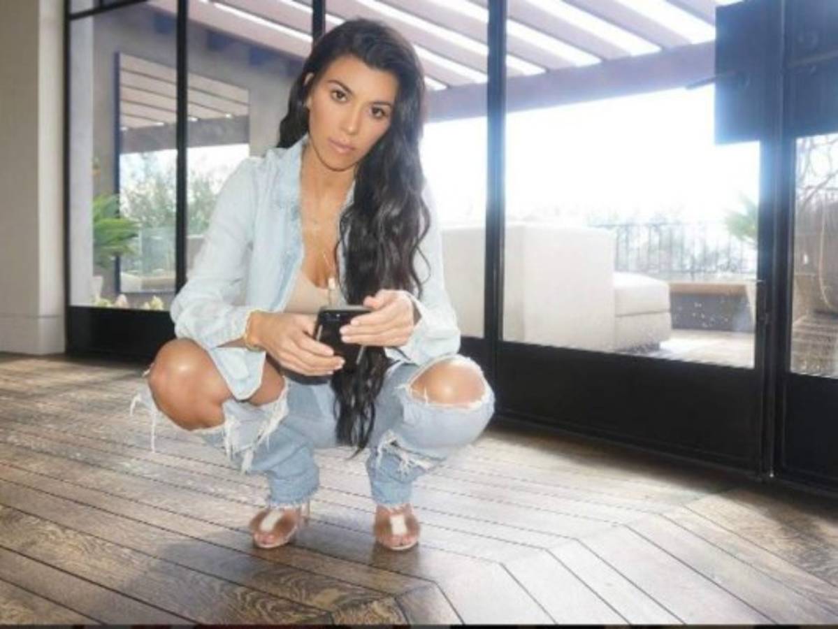 Kourtney Kardashian derrocha sensualidad durante vacaciones