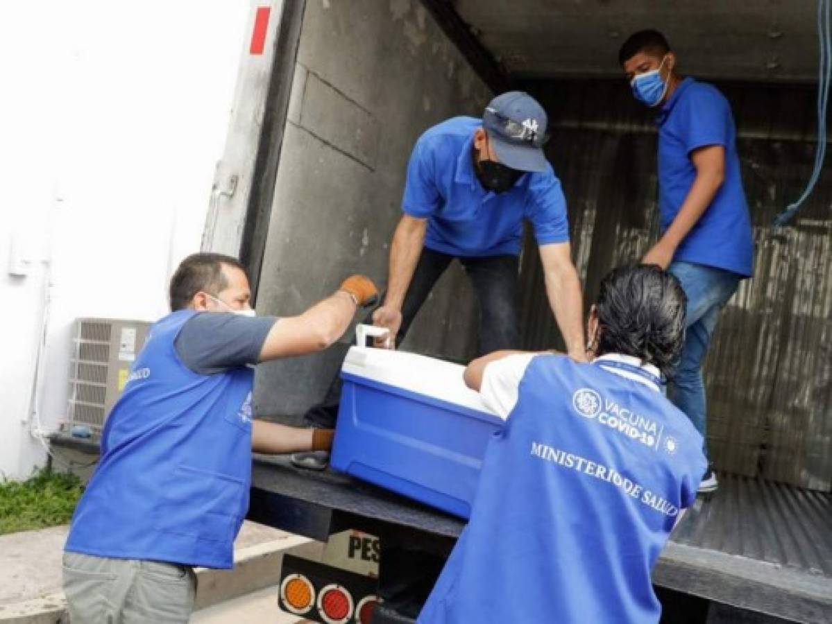 Honduras recibe 17 mil dosis de vacunas AstraZeneca donadas por El Salvador
