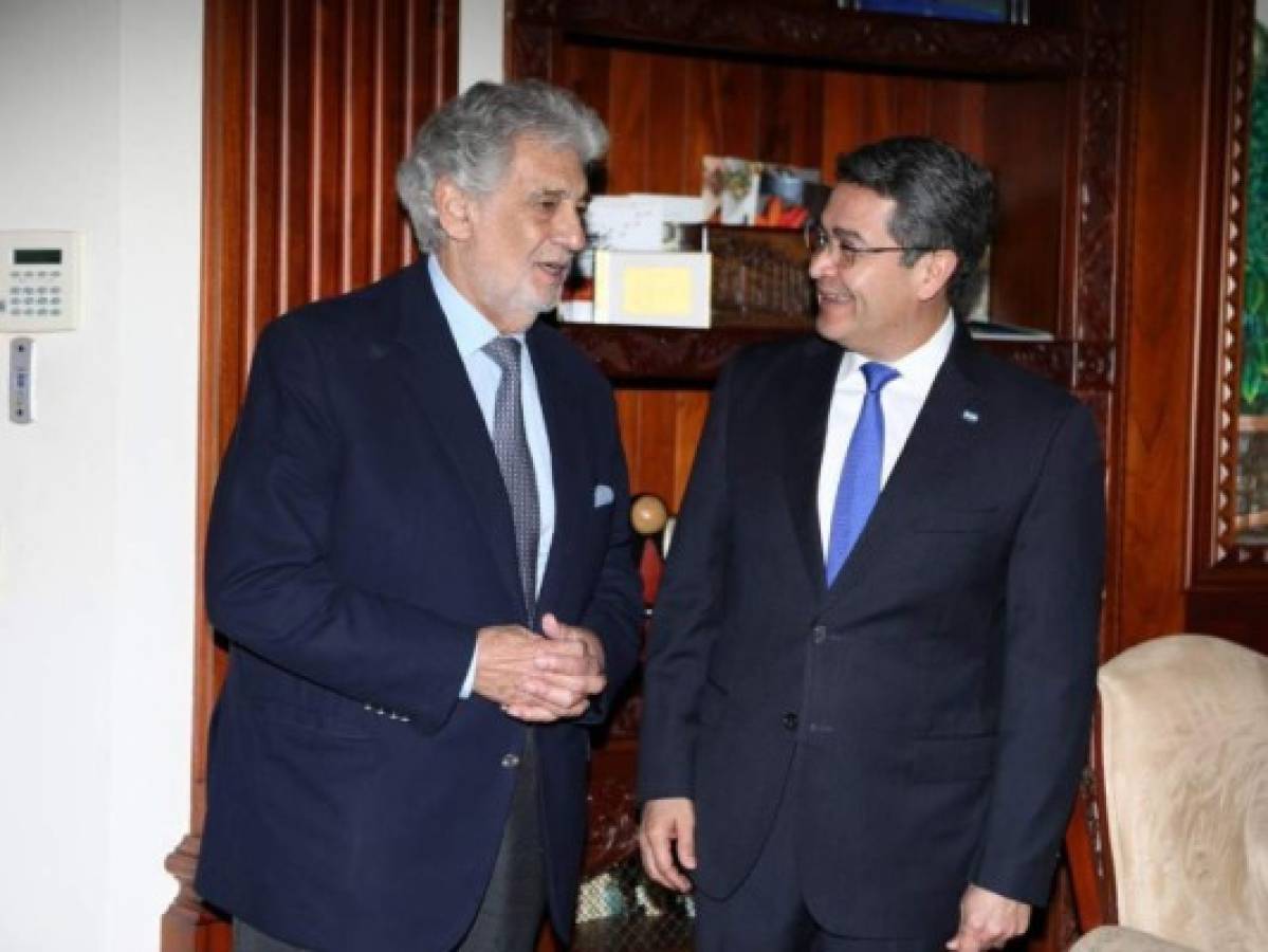 Plácido Domingo se reúne con el presidente hondureño Juan Orlando Hernández