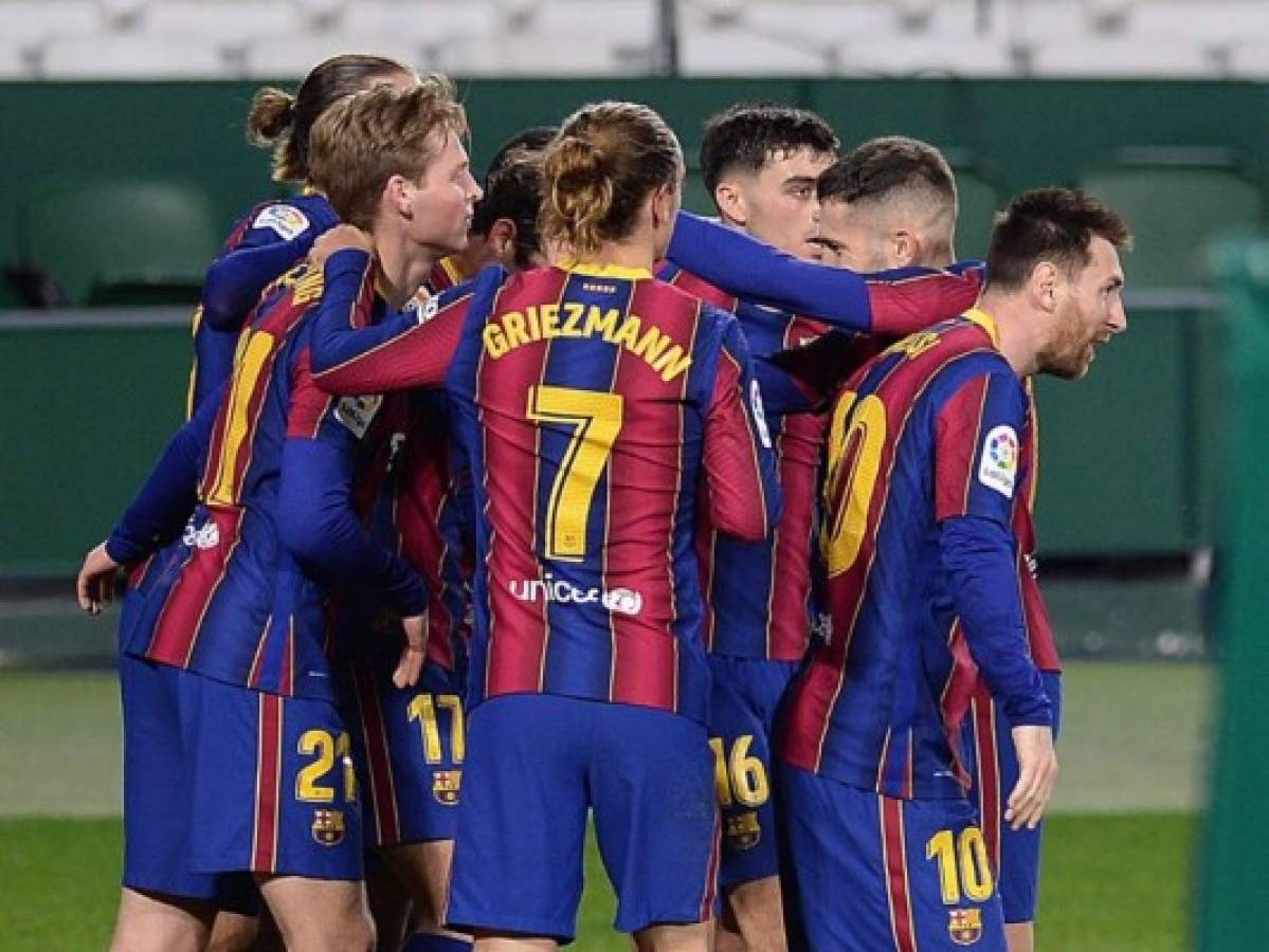 El Barcelona remonta 3-2 al Betis y se mantiene segundo