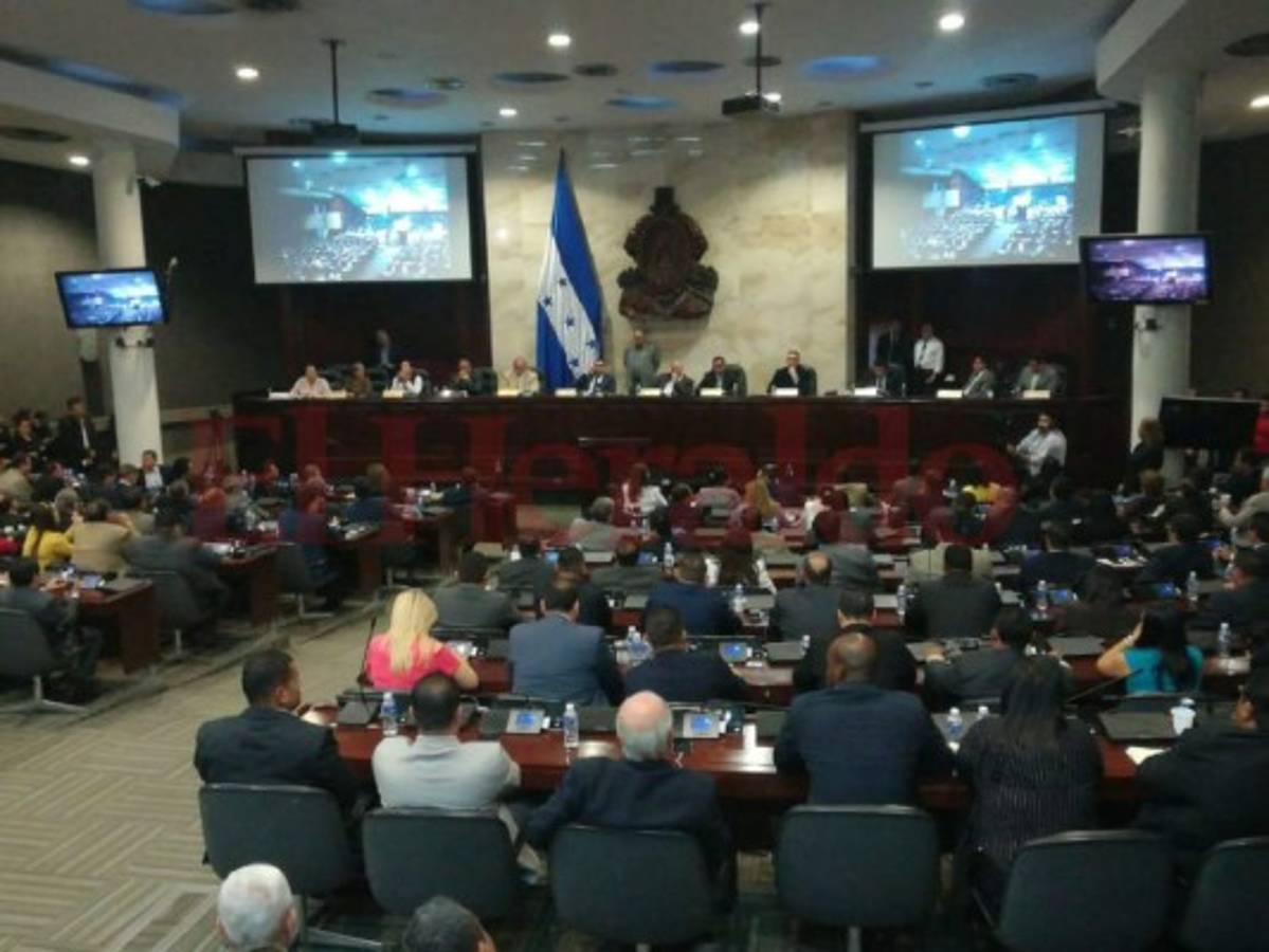 Óscar Chinchilla es reelecto por el Congreso Nacional como fiscal general de la República