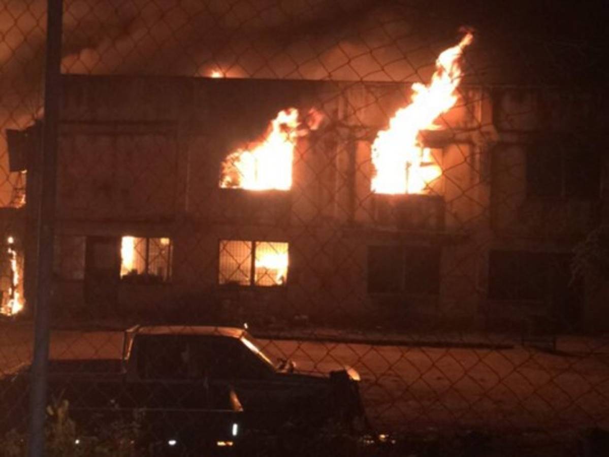 Incendio en fábrica de muebles deja sin trabajo a 200 empleados