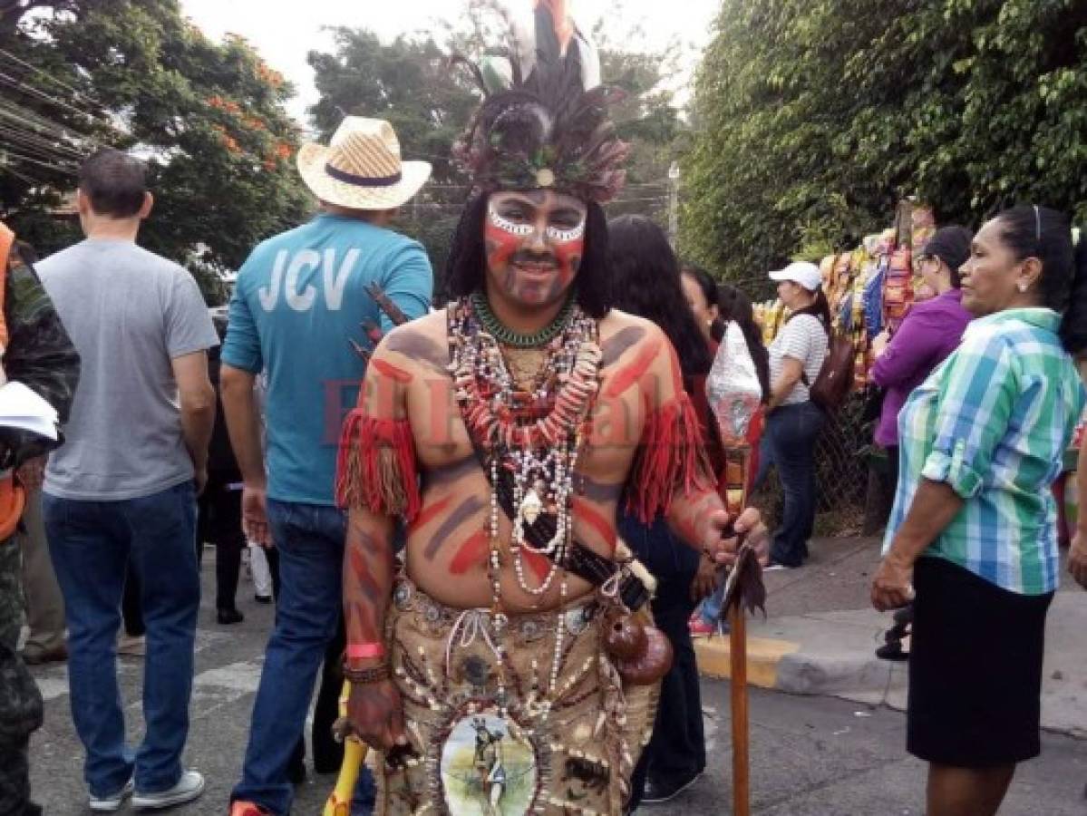 Estudiantes hondureños honran al indómito cacique Lempira