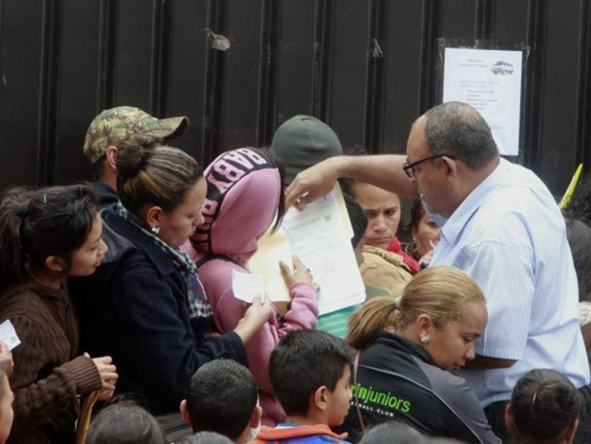 Abarrotados colegios de Honduras por alta demanda de cupos