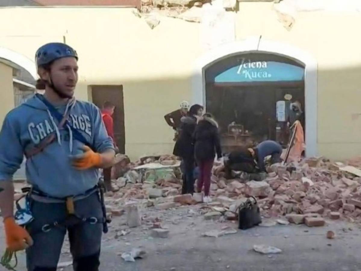 Edificios dañados y pánico por fuerte sismo en el centro de Croacia