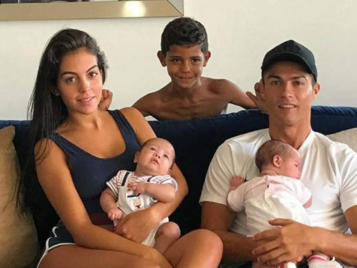 Georgina derrite de amor las redes al compartir tierna imagen con los hijos de Cristiano