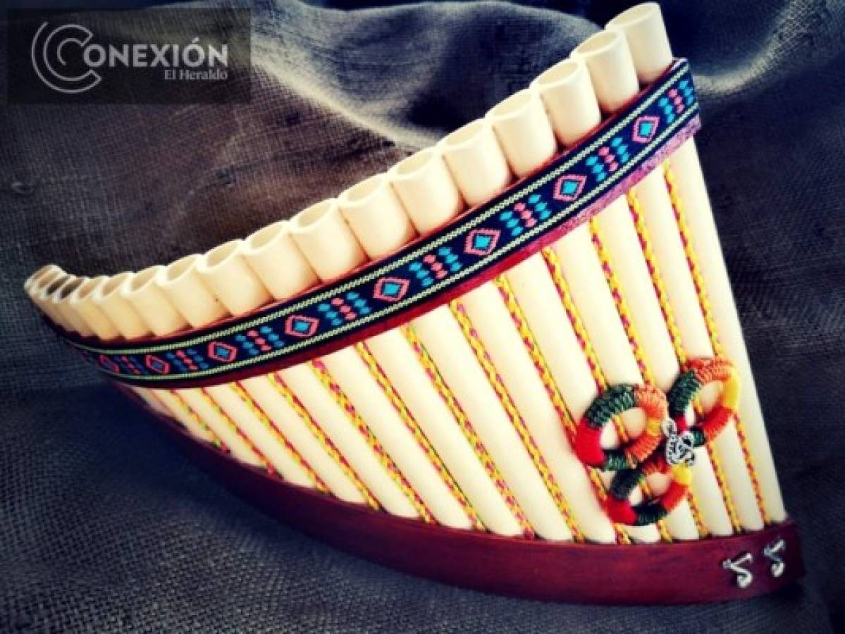Esta es una de las flautas que el talentoso hondureño ha fabricado.