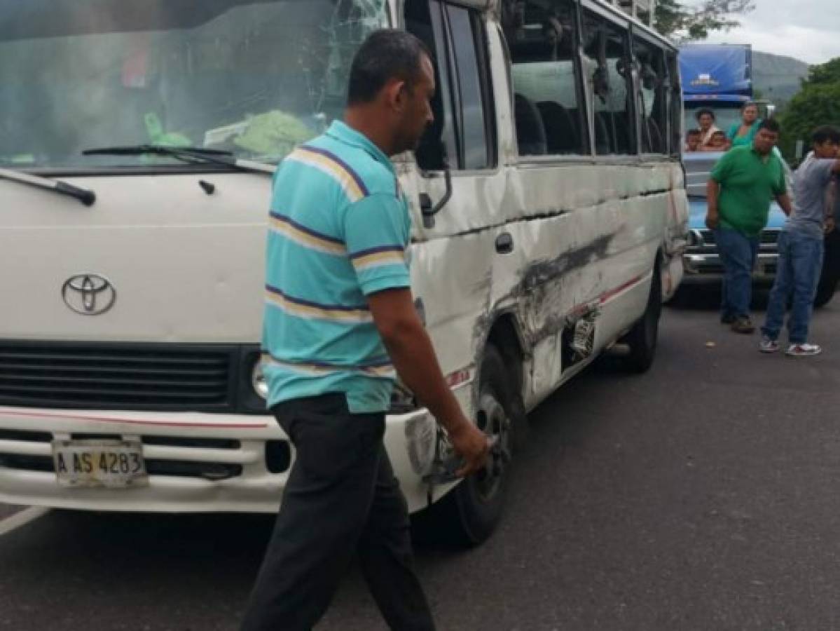 Accidente entre rapidito y camión deja varios heridos en Nacaome 