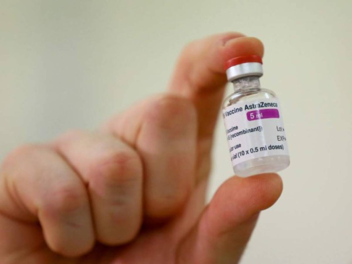 Unión Europea aprueba vacuna de AstraZeneca  