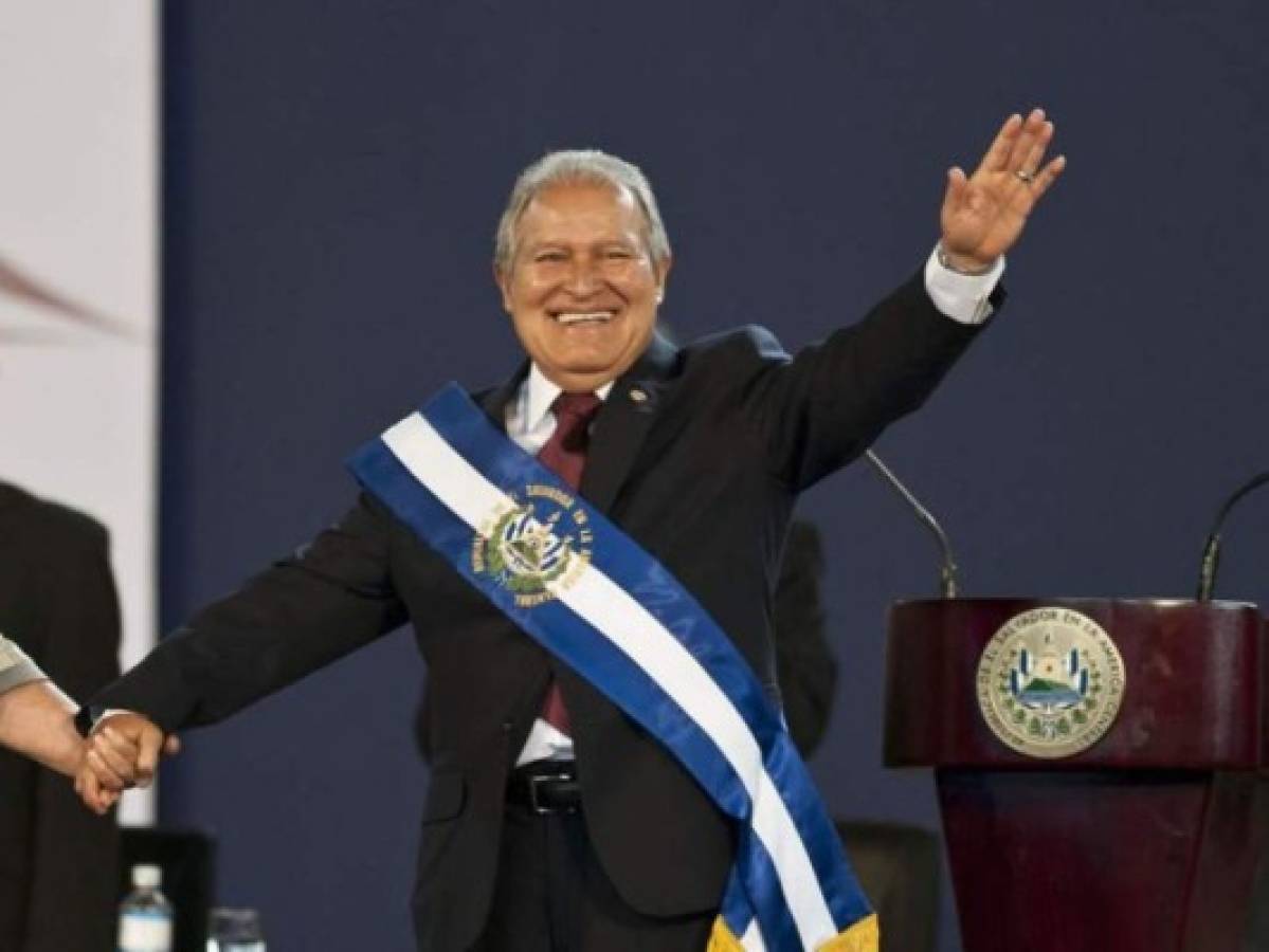 Piden captura de expresidente Sánchez Cerén y detienen a exministros en El Salvador