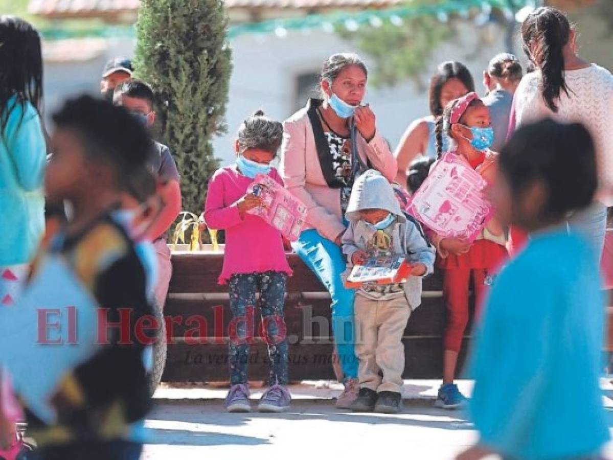 Entrega de juguetes llevó felicidad a más de 100 niños de Ojojona