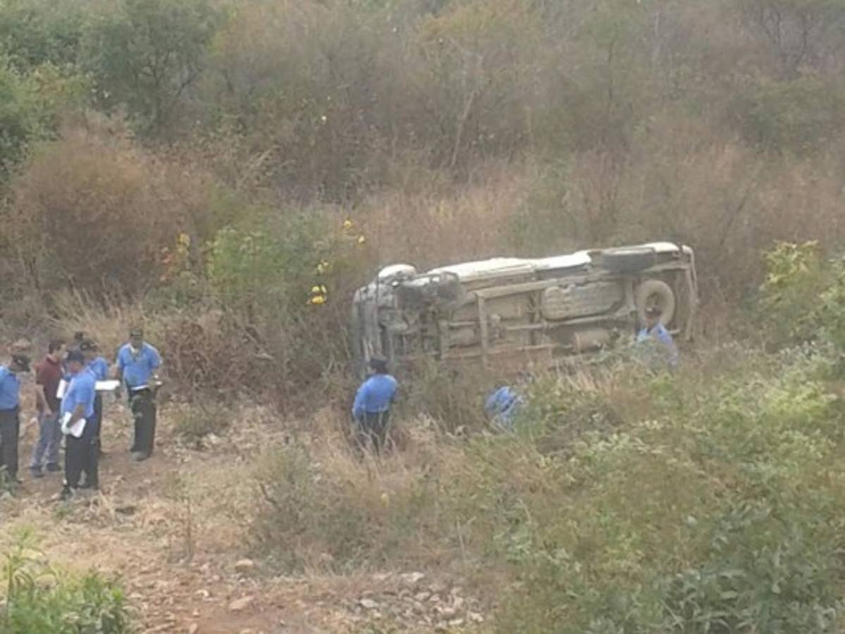 Honduras: Un muerto y varios heridos deja volcamiento de vehículo en carretera a oriente