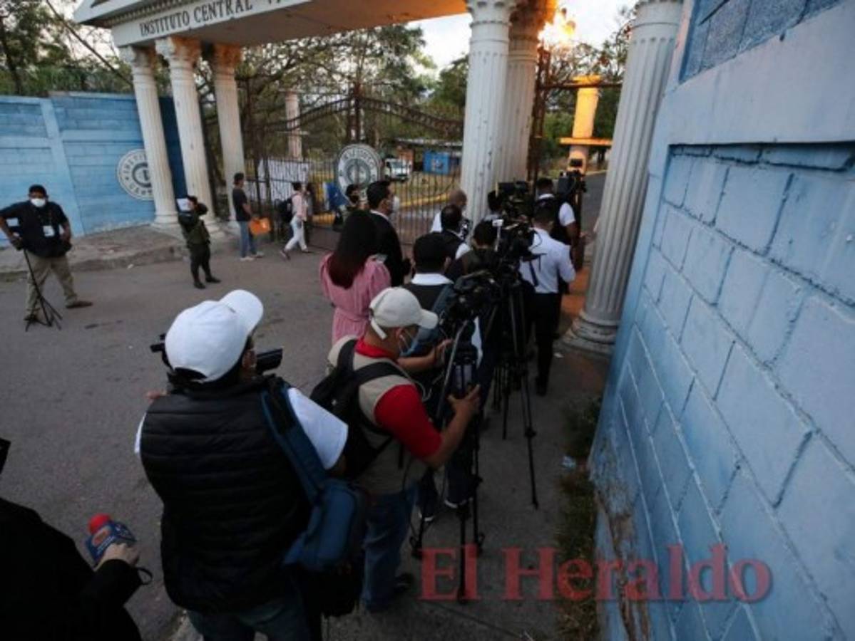 Todo listo en el Instituto Central para dar inicio a la fiesta democrática (FOTOS)
