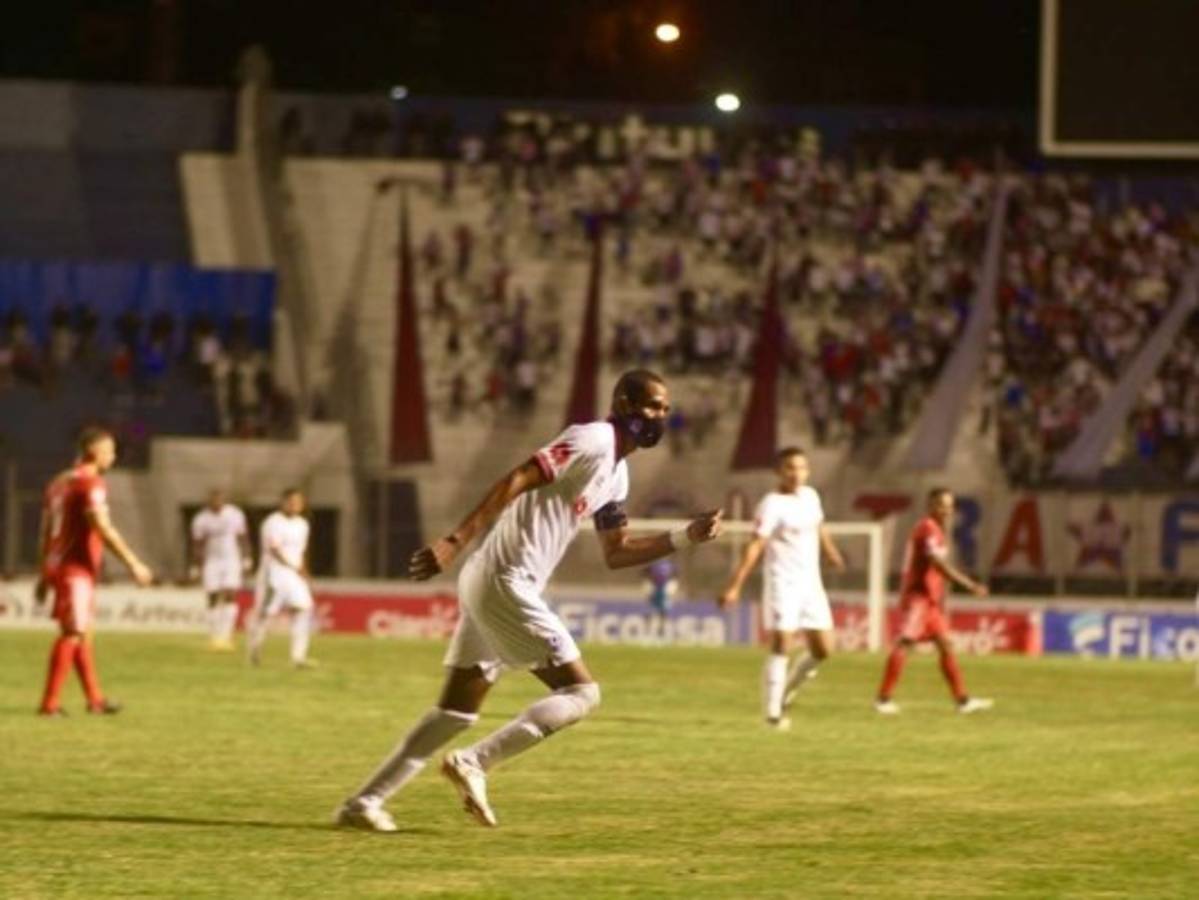 Olimpia propina contundente goleada 4-0 a Real Sociedad en el Nacional