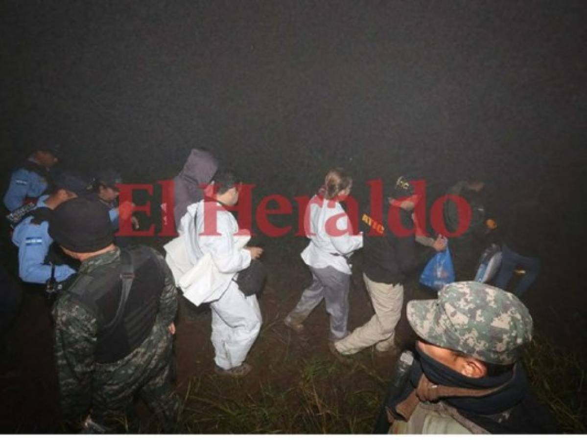 Medicina Forense realiza levantamiento de cuerpos en el accidente aéreo donde murió Hilda Hernández